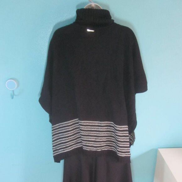 Michael Kors Black Knit Pullover Textured Metallic Stripe Poncho -One Size - Picture 5 of 12